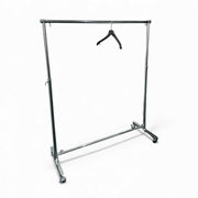 Spacey fataskáp-/fatastandur með hjólum, króm.