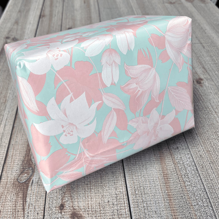 Innslagningspappir B 57 cm. Lyse toner, belagt papir. 150 m.