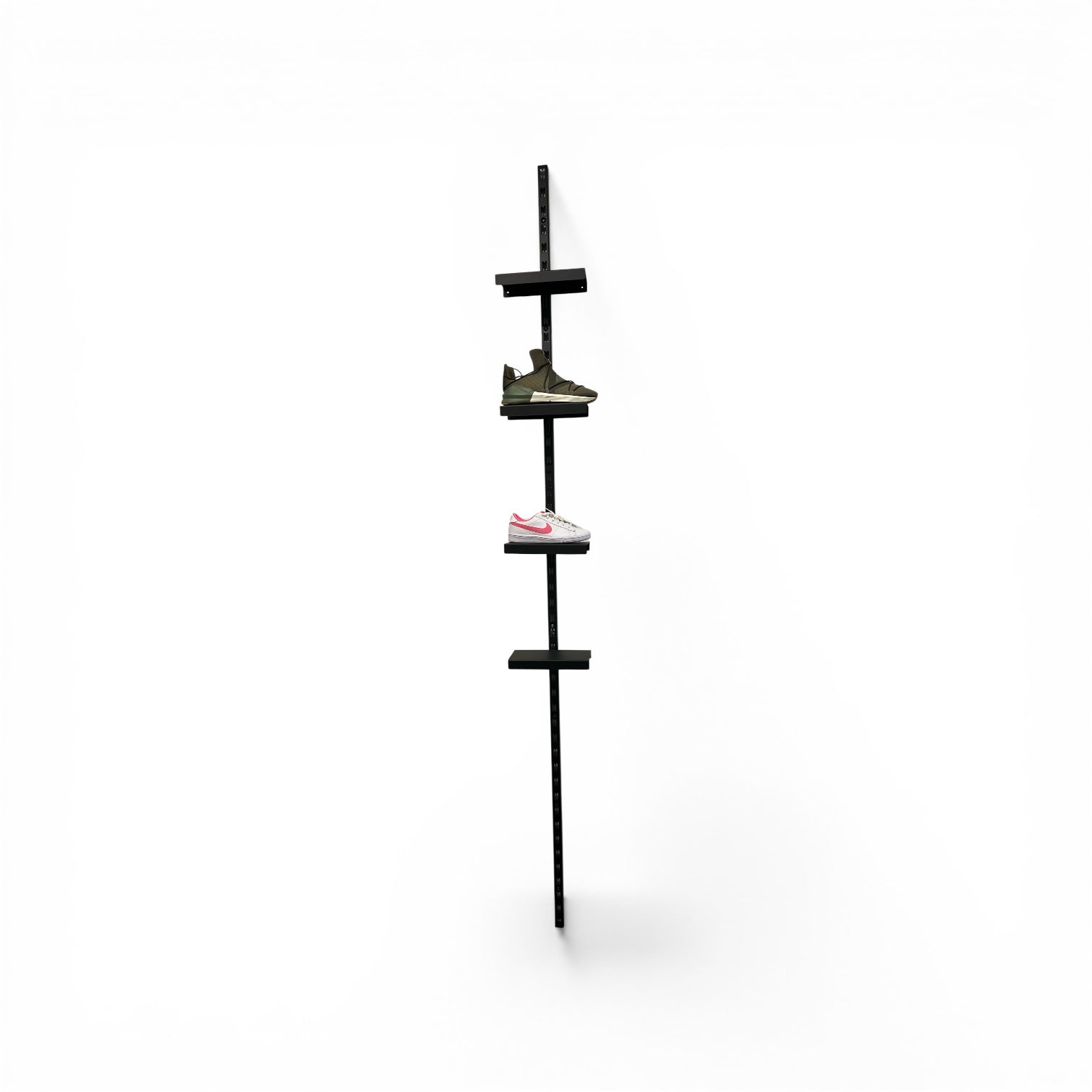 Skóbirting – veggfesting í svörtu, H 240 cm með 5 skóhillum