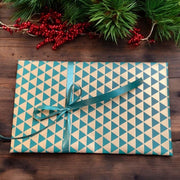 Jólapappír B 50 cm. Gull með þríhyrningum, 50 cm x 100 mtr *