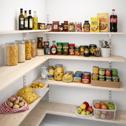 Viktualierum með Framework veggrallar í hvítu. Eins og sýnt