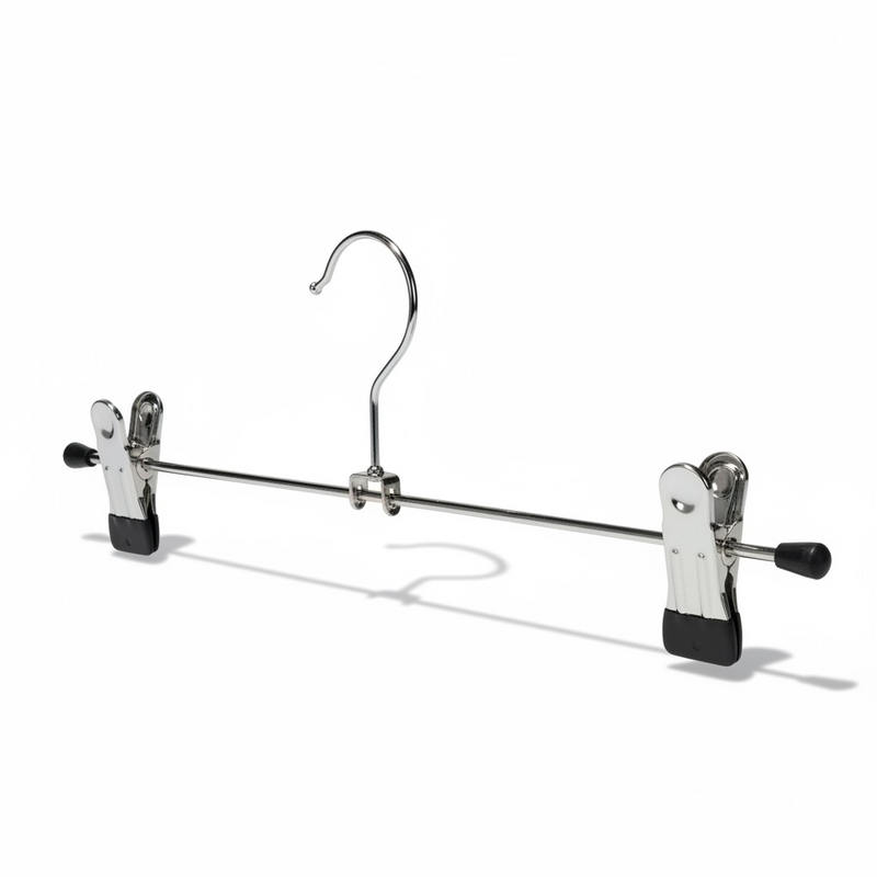 Klemmuherðatré úr málmi (B 30 cm) - 100 stk.  Buxnaherðatré. Svart.