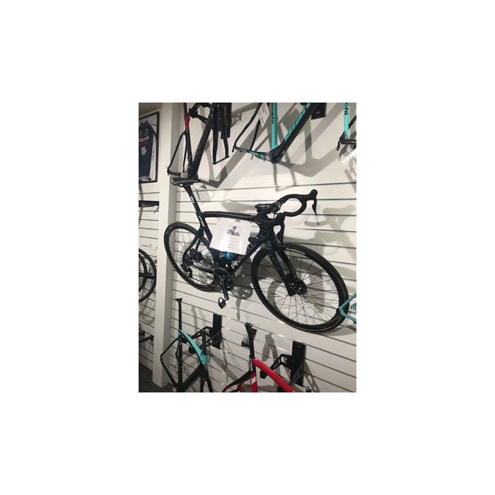 Cykelholder fyrir rillepanel. B 8 x D 12 x H 10 cm.