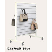 Góndóll á málmgrind í hvítu með rillingapaneli hvítu/alu listum