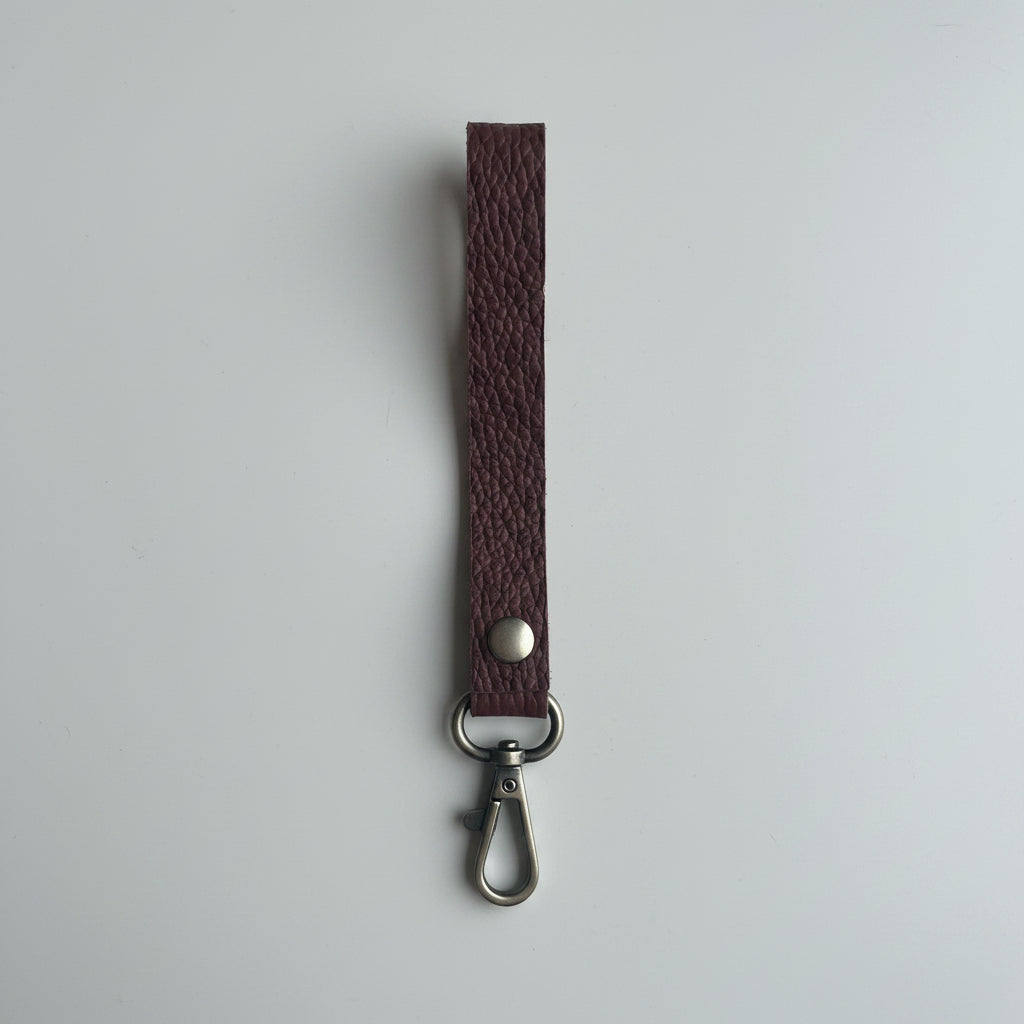 Leðuról, koníakslituð, mjó gerð, 1,6 x 17 cm. Gallabuxnakrókur.