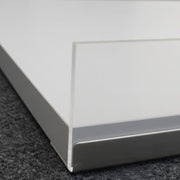 Melamínshella grá, ská, með krómlínu, 61 x 37 cm