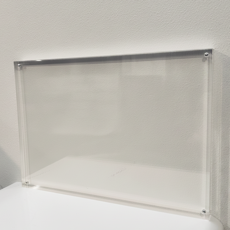 Segulmerkt skiltafesti, A3, B 29,5 x D 2 x H 42 cm, tær akrýl