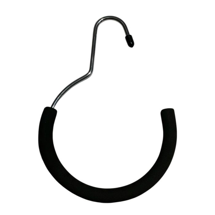 Halstengdur ringur, H20 cm. Ø 12 cm með svörtum frauði, króm.