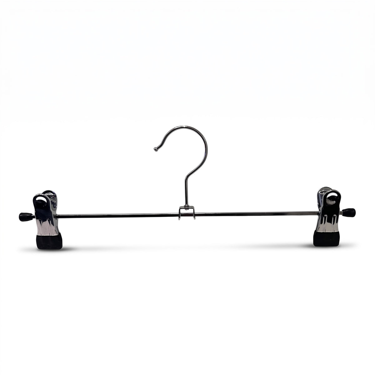 Klemmuherðatré úr málmi (B 30 cm) - 100 stk.  Buxnaherðatré. Svart.