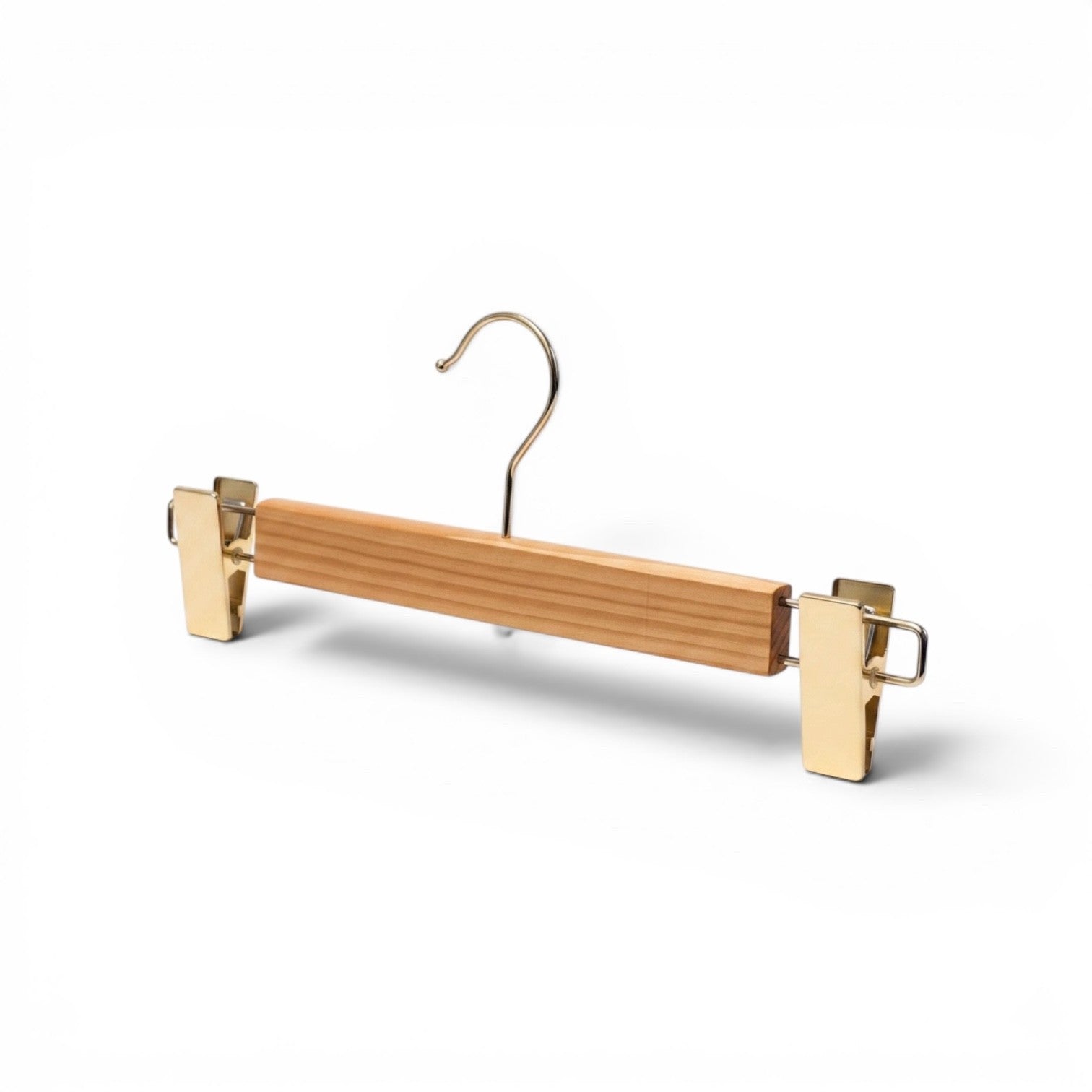 Buxnahengi, úr við, með öflugum klemmum, "guld" krókur og klemmur, 31 cm. Pakkað 100 stk. Verð sýnt á stk.