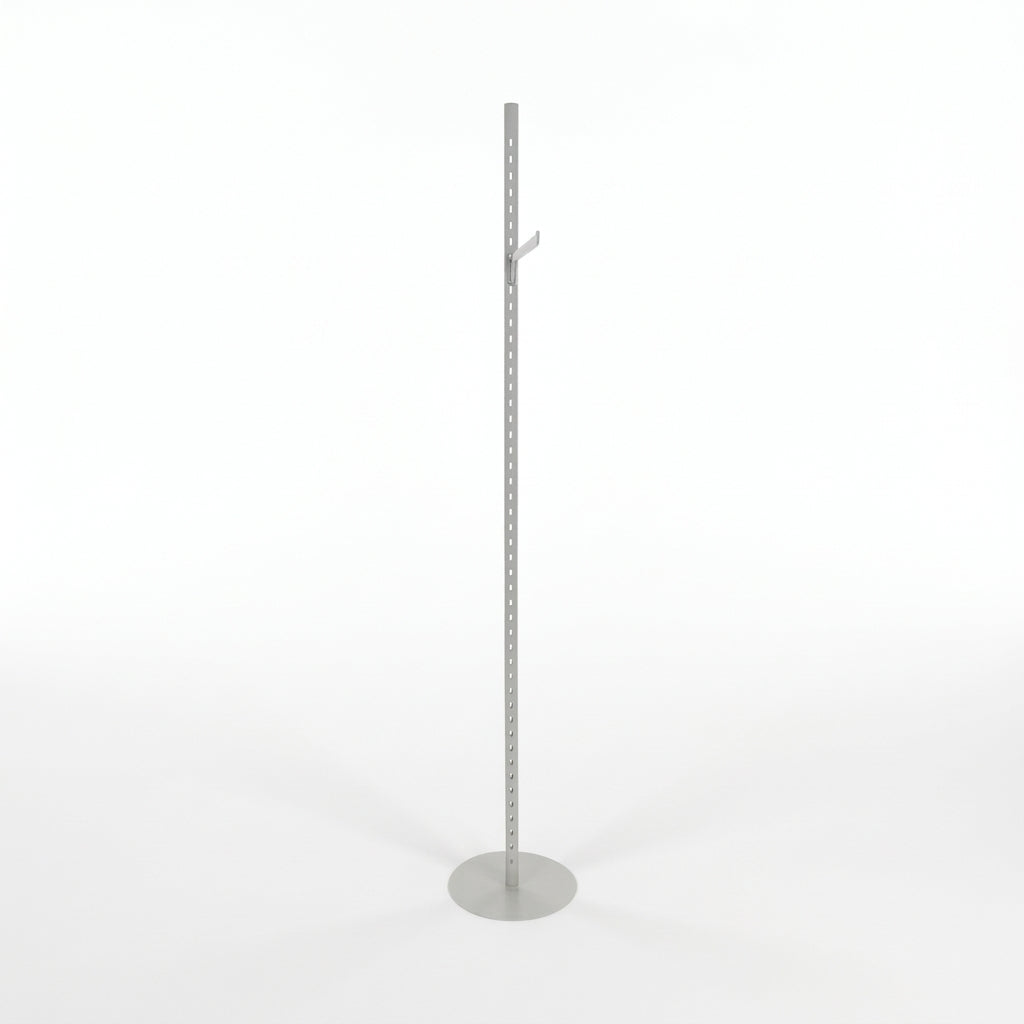 Glugga-/súlustandur með framslá. 40 mm, H 226 cm. Króm.