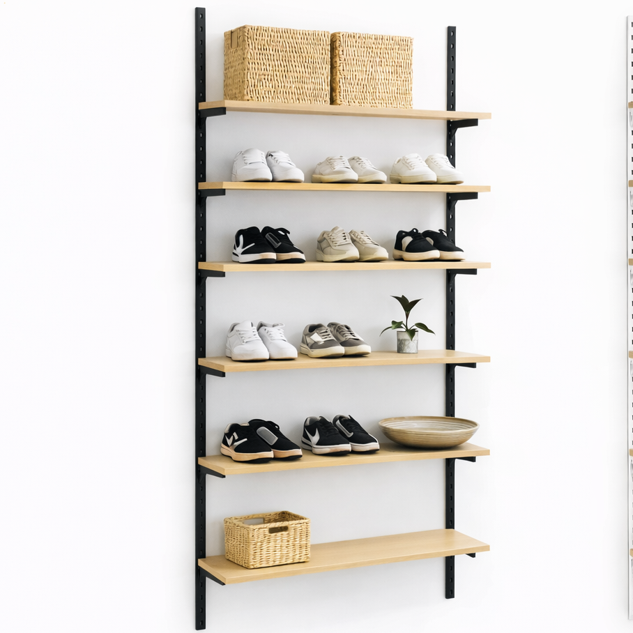 Framework-7. Vægskinne i sort, sett med hillum eins og sést.