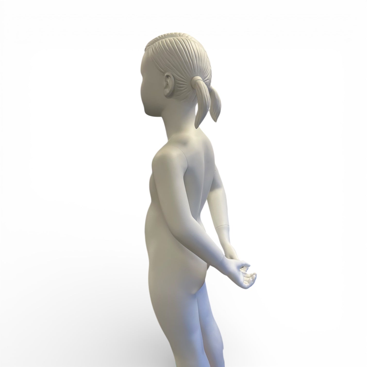 Stelpilbar barnemannakin til pige 7–8 år. Skulptureret hår