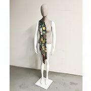 Kvindemannequin - torso med hoved m. net, egghead, ører i hørfarvet. Metal fodplade. Hvid højglans. Luffehænder.