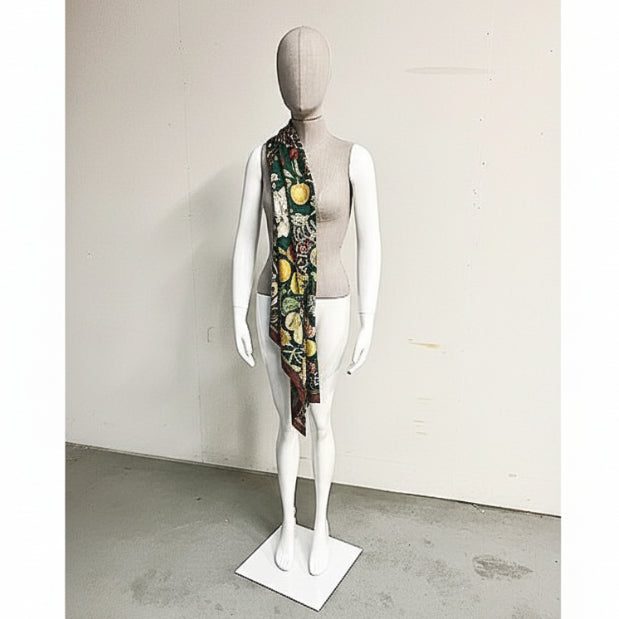 Kvindemannequin - torso med hoved m. net, egghead, ører i hørfarvet. Metal fodplade. Hvid højglans. Luffehænder.