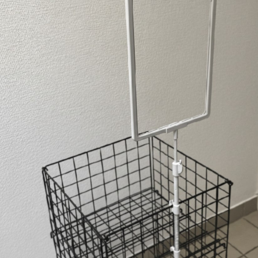 Skiltahaldari, A4, með gormi fyrir netgrind, plast, hvítur.