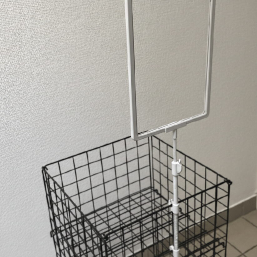 Skiltahaldari, A4, með fjöðrun fyrir snúru, plast, hvítur