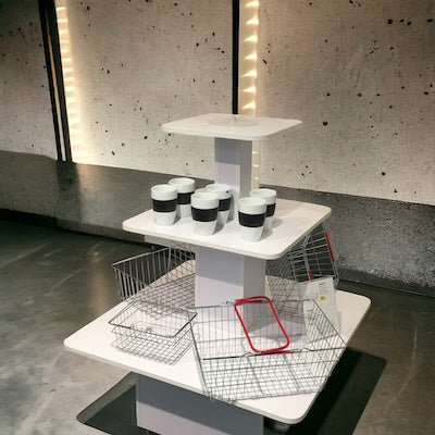 Pýramídi, í heitu hvítu melamíni, 40 / 60 / 90 x H120 cm