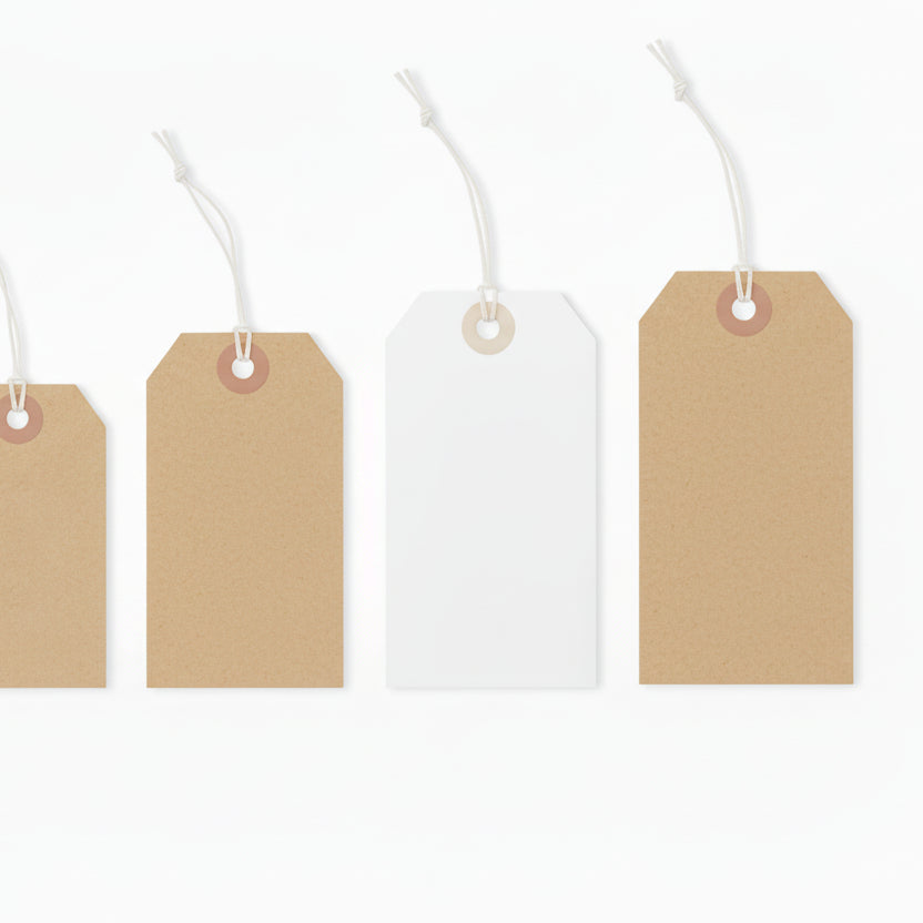 Manilla miðar með bandi, 1000 stk., 67 x 134 mm. Veldu hvítan eða náttúrulegan