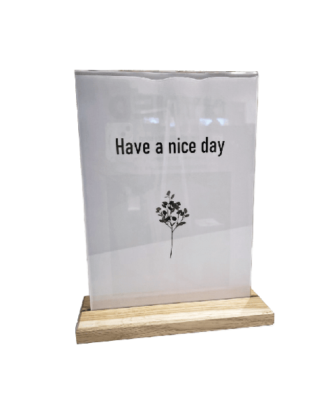 Skilti A4, með undirstöðu úr eik