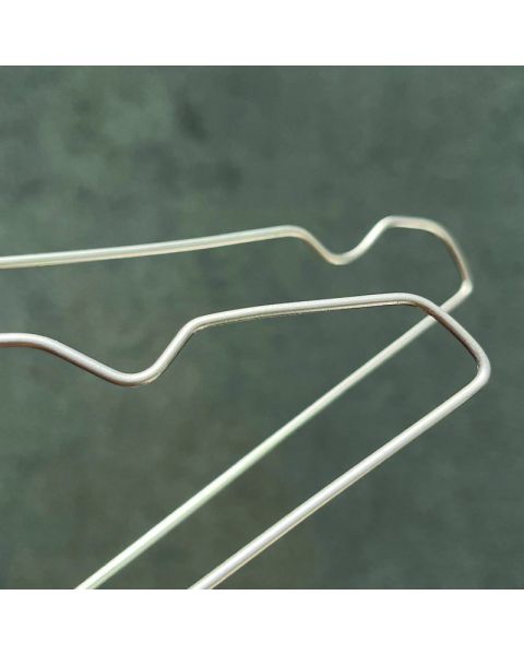 Herðatré fyrir efnalaugar með haki. Hvítt - 40 cm