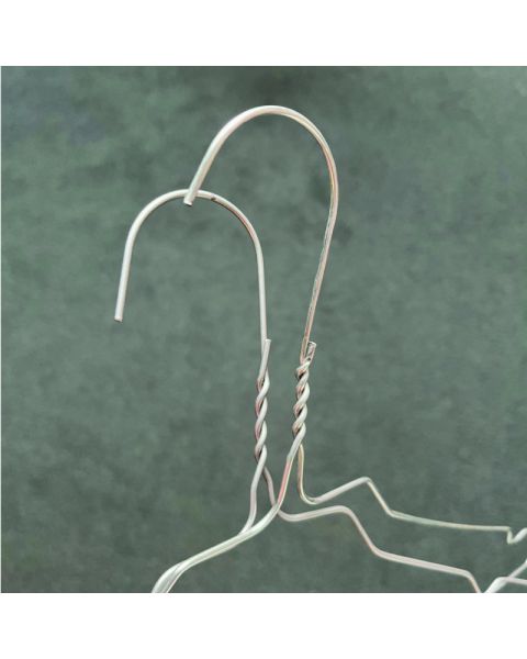 Herðatré fyrir efnalaugar með haki. Hvítt - 40 cm