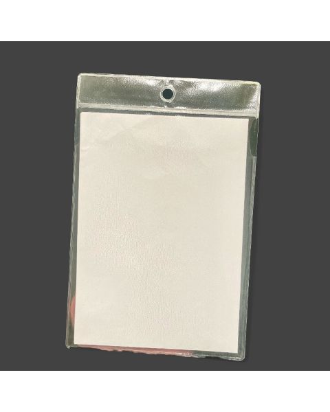 Plastvasi A6 án líms, með hringlaga gat og 25 mm. flipa