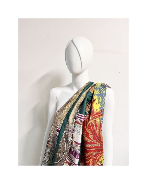 Dömugína 2 með mótuðu hári. Hvít. Tyllir á tá