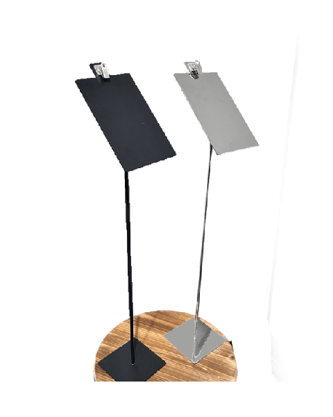 Skiltahaldari með hallandi plötu. Hæð 63 cm. Veldu króm eða svart