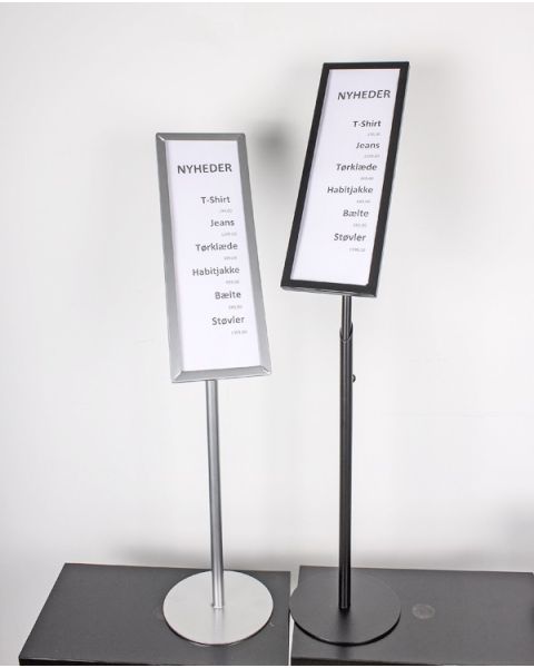 Skiltastandur m. 1/2 A4 ramma, hæðarstillanlegur, ál