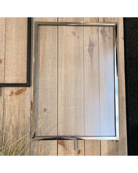 Skiltarammi úr málmi með 8 mm umgjörð. Veldu stærð