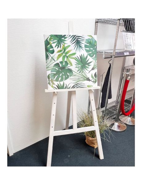 Málningatrönur. H 145 cm.  Hvítar
