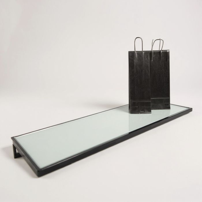 HAPPY! Vegghilla m/hrímaðri glerhillu, svört